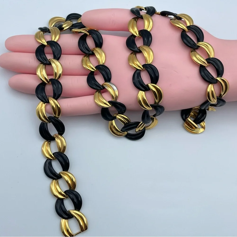 Stunning Vintage Black & Gold Interlocking Link Necklace 24” Statement